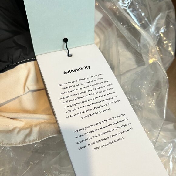 BRAND NEW WITH TAG - CANADA GOOSE PARKA - LIMESTONE LIMITED EDITION - Picture 2 of 4